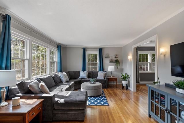 21 Potter Rd, Framingham, MA 01701