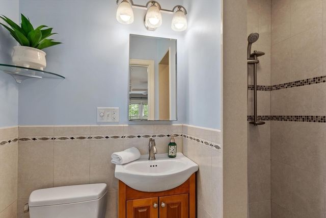 21 Potter Rd, Framingham, MA 01701