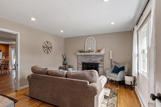 21 Potter Rd, Framingham, MA 01701