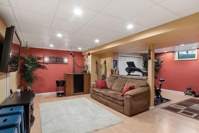 21 Potter Rd, Framingham, MA 01701