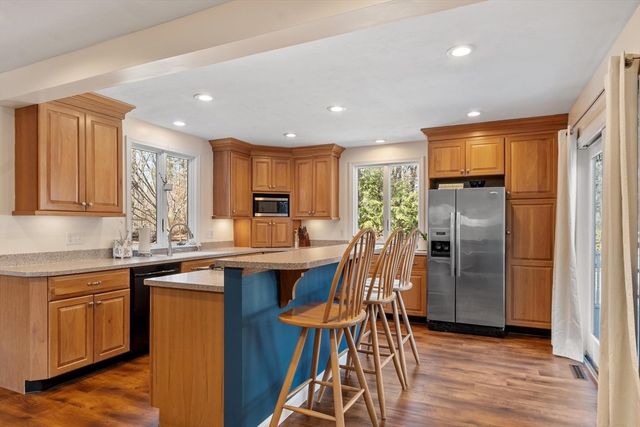 21 Potter Rd, Framingham, MA 01701