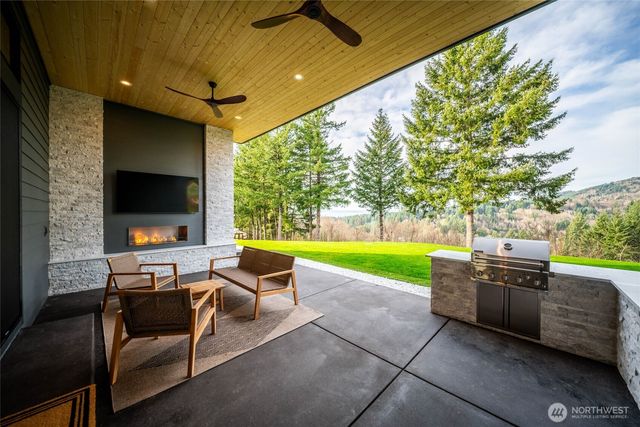 697 Sommerset Road, Woodland, WA 98674