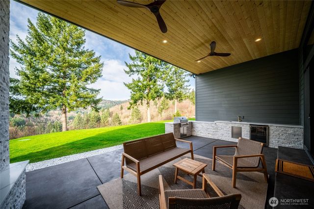 697 Sommerset Road, Woodland, WA 98674