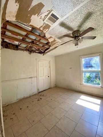 2411 67th Street, Galveston, TX 77551