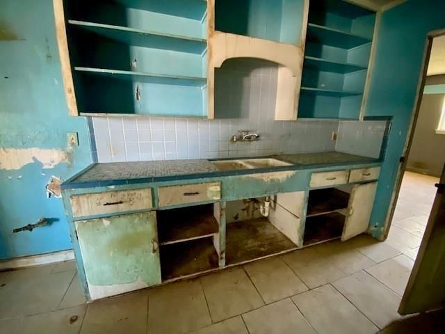 2411 67th Street, Galveston, TX 77551