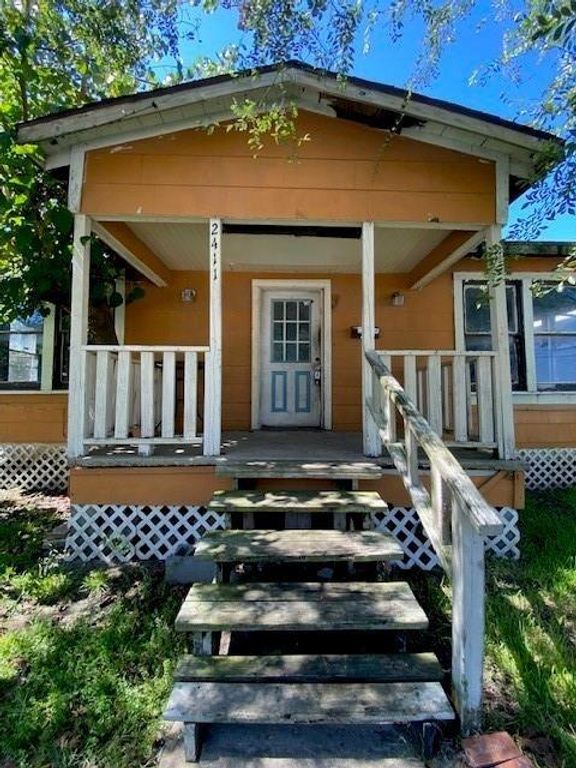 2411 67th Street, Galveston, TX 77551