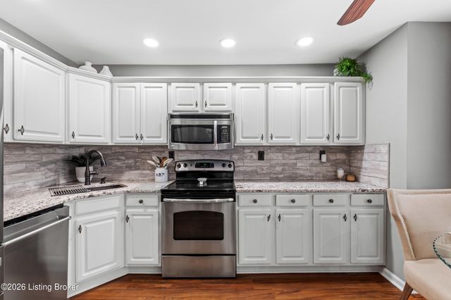 1310 Nightingale Ln, Goshen, KY 40026