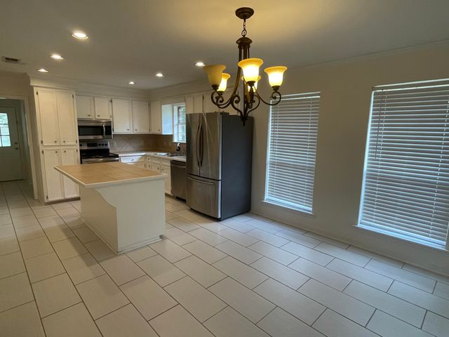 240 Phillips, Sumrall, MS 39482