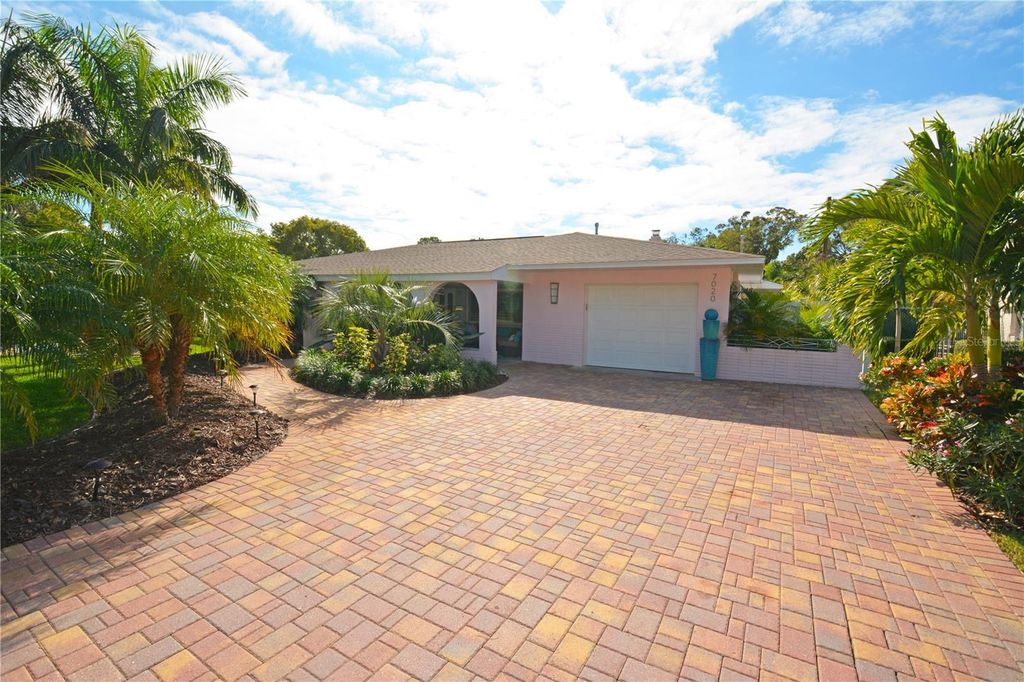 7020 MANGO AVENUE S, St Petersburg, FL 33707