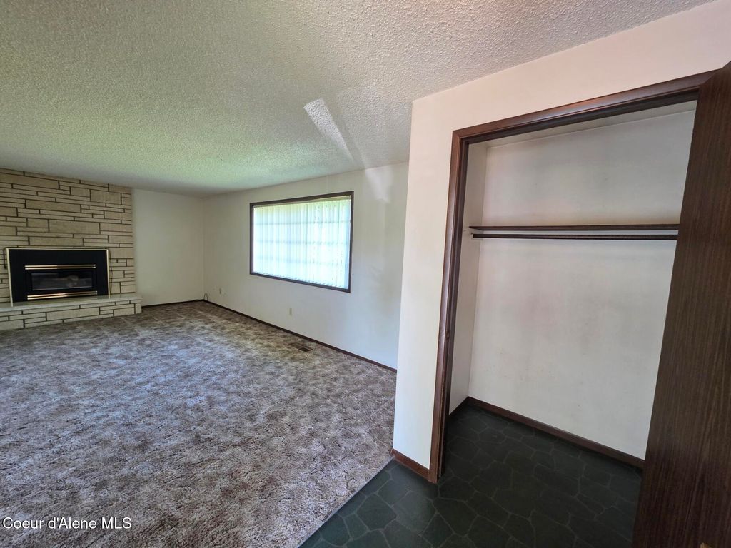 2341 N HONEYSUCKLE DR, Coeur d'Alene, ID 83814 photo 3