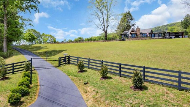 7463 Valley View Highway, Whitwell, TN 37397