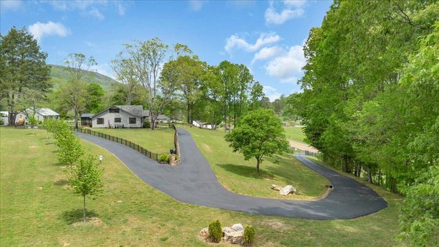 7463 Valley View Highway, Whitwell, TN 37397
