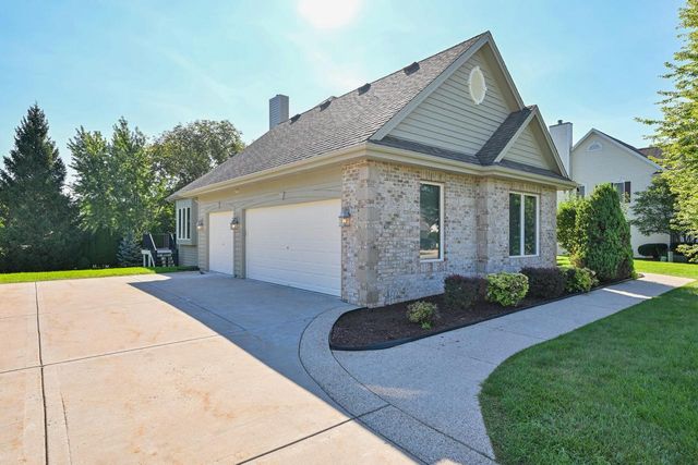 W144N9880 Sun Valley TRAIL, Germantown, WI 53022