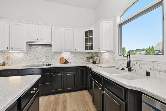 W144N9880 Sun Valley TRAIL, Germantown, WI 53022