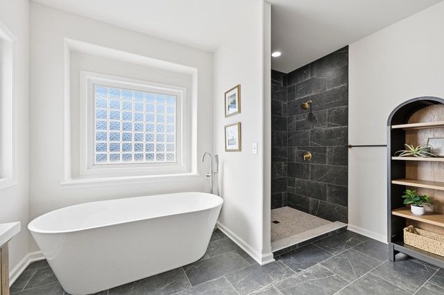 W144N9880 Sun Valley TRAIL, Germantown, WI 53022