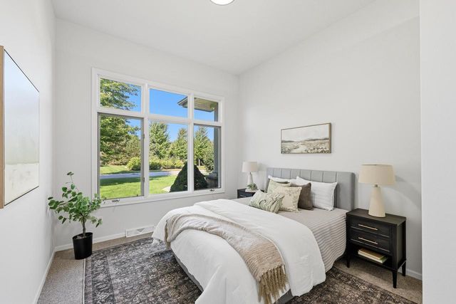 W144N9880 Sun Valley TRAIL, Germantown, WI 53022