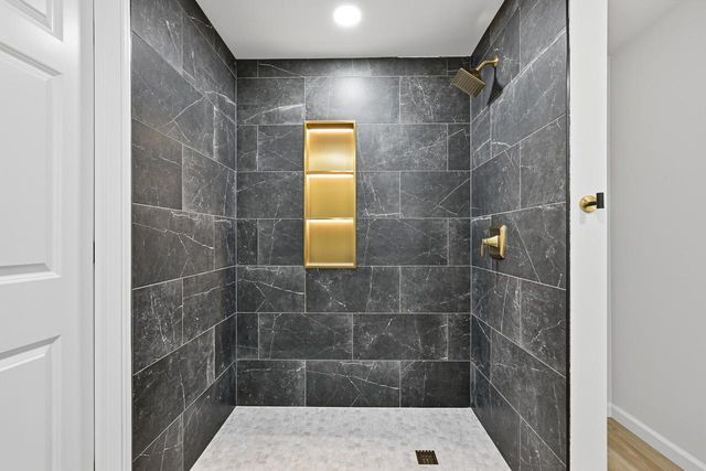 W144N9880 Sun Valley TRAIL, Germantown, WI 53022
