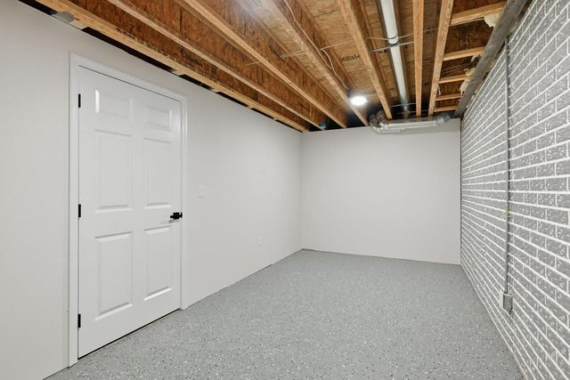 W144N9880 Sun Valley TRAIL, Germantown, WI 53022