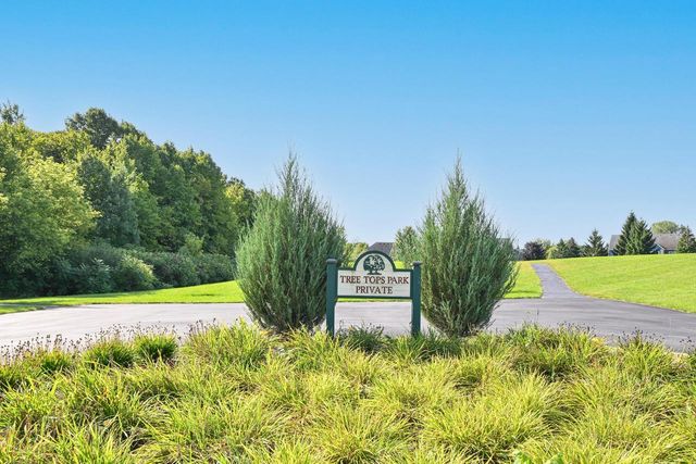 W144N9880 Sun Valley TRAIL, Germantown, WI 53022