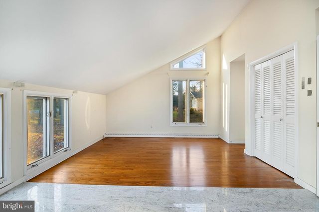 20 CAMBRIDGE DR, Colonia, NJ 07067