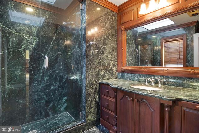 20 CAMBRIDGE DR, Colonia, NJ 07067