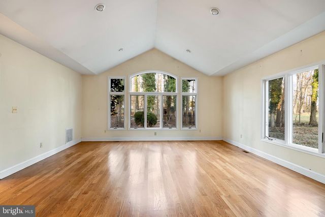 20 CAMBRIDGE DR, Colonia, NJ 07067