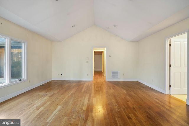 20 CAMBRIDGE DR, Colonia, NJ 07067