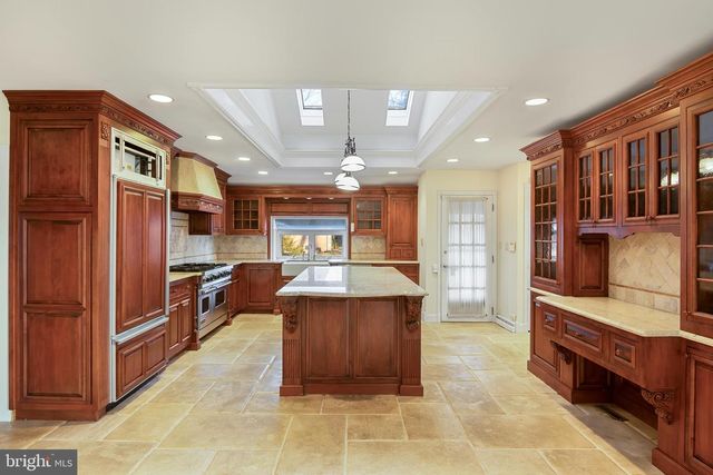 20 CAMBRIDGE DR, Colonia, NJ 07067