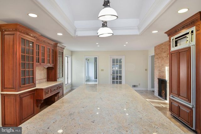 20 CAMBRIDGE DR, Colonia, NJ 07067