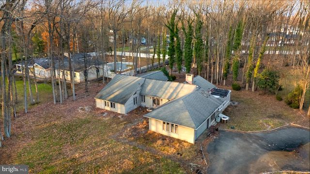 20 CAMBRIDGE DR, Colonia, NJ 07067