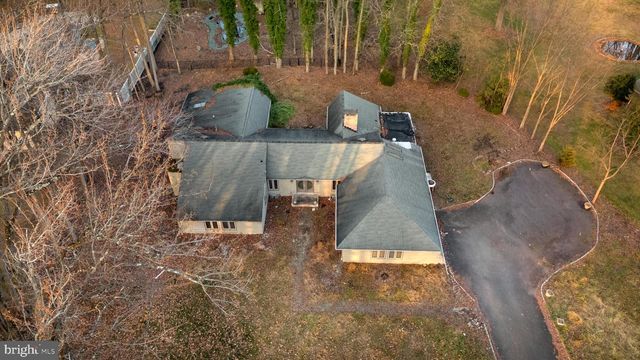 20 CAMBRIDGE DR, Colonia, NJ 07067