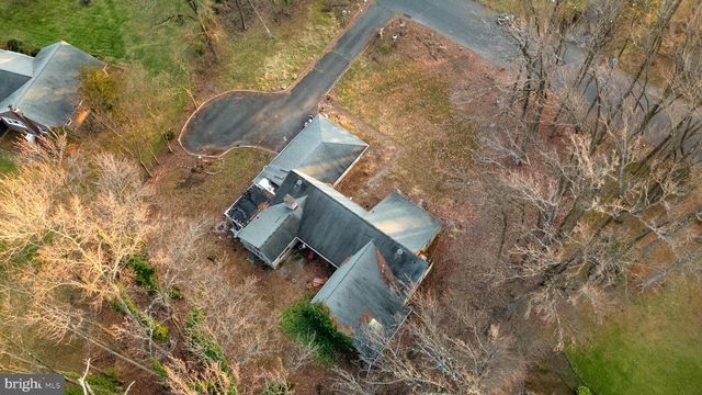 20 CAMBRIDGE DR, Colonia, NJ 07067