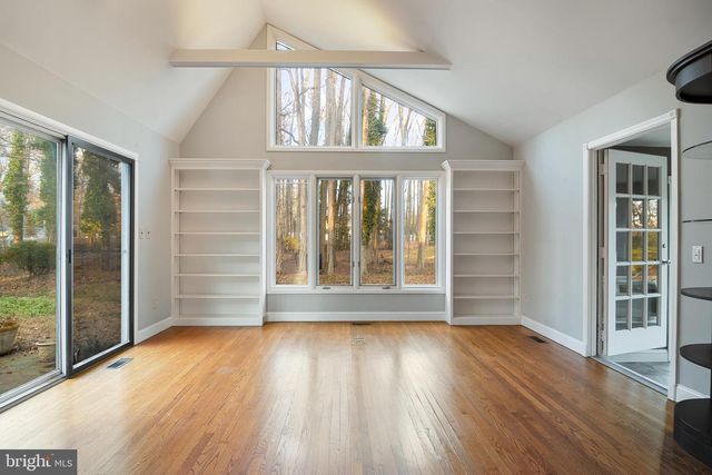 20 CAMBRIDGE DR, Colonia, NJ 07067