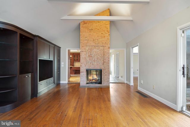 20 CAMBRIDGE DR, Colonia, NJ 07067