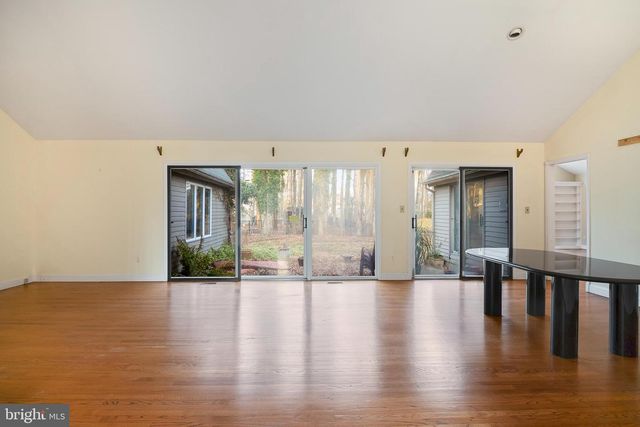 20 CAMBRIDGE DR, Colonia, NJ 07067