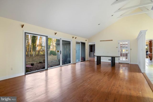 20 CAMBRIDGE DR, Colonia, NJ 07067