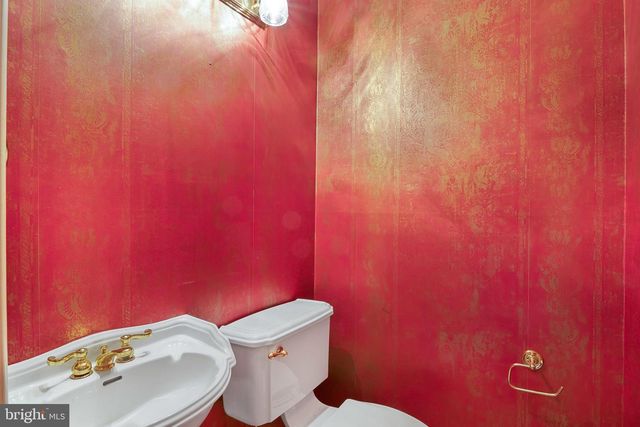 20 CAMBRIDGE DR, Colonia, NJ 07067