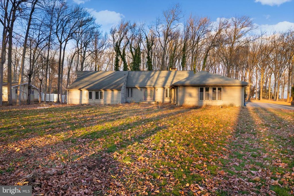 20 CAMBRIDGE DR, Colonia, NJ 07067