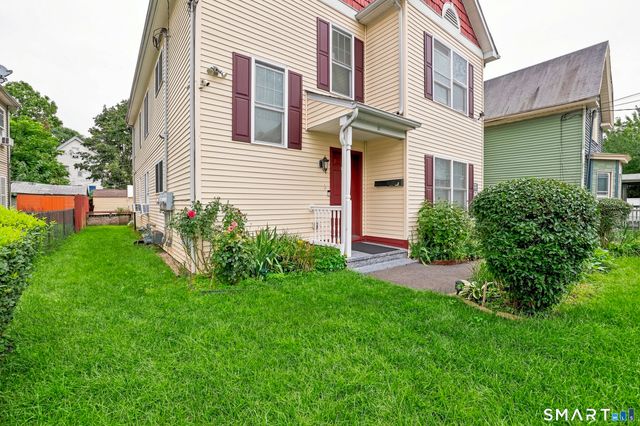 11 Button Street 2nd Floor, New Haven, CT 06519