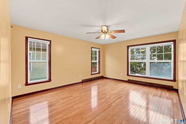 11 Button Street 2nd Floor, New Haven, CT 06519