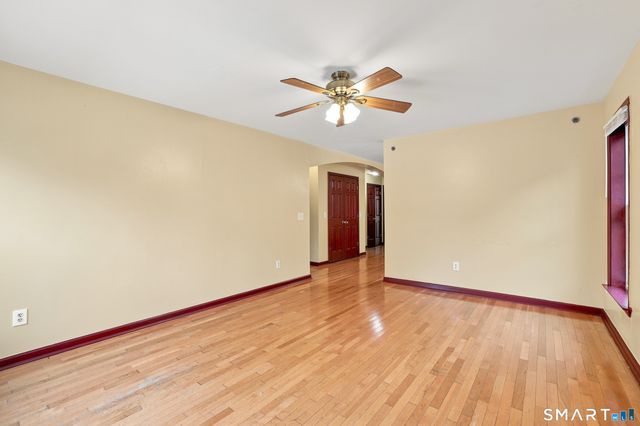 11 Button Street 2nd Floor, New Haven, CT 06519