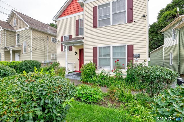 11 Button Street 2nd Floor, New Haven, CT 06519