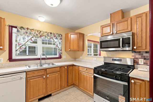 11 Button Street 2nd Floor, New Haven, CT 06519