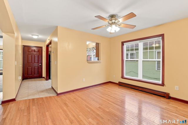 11 Button Street 2nd Floor, New Haven, CT 06519