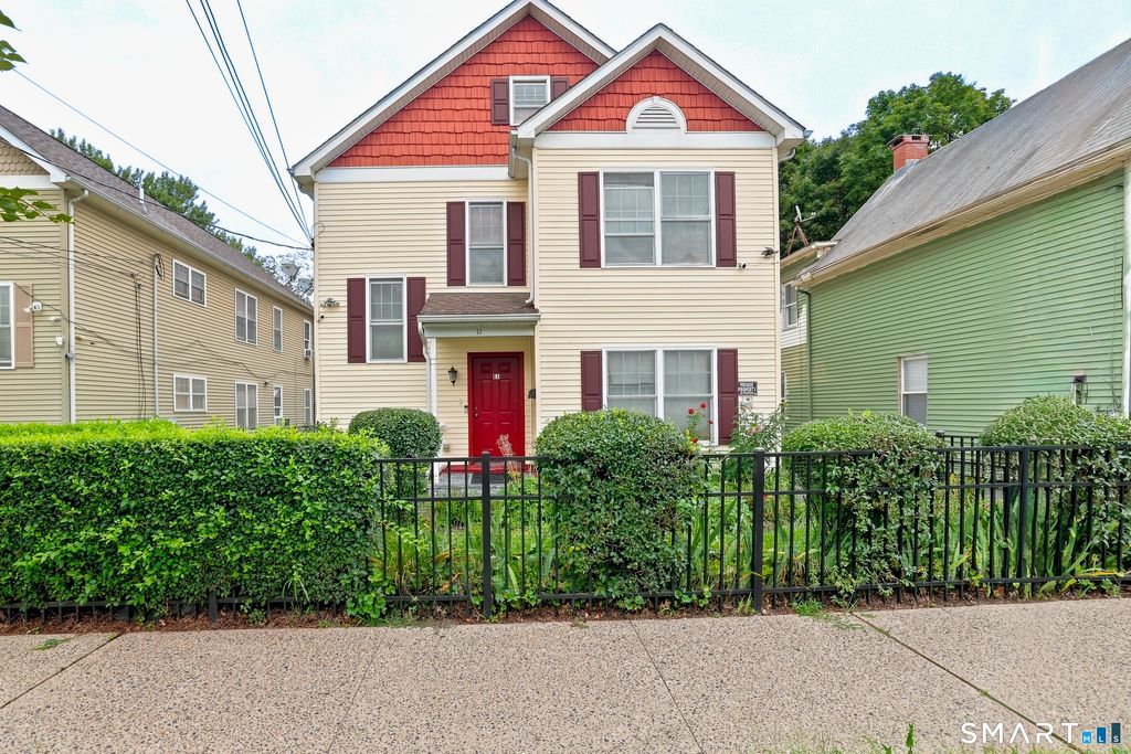 11 Button Street 2nd Floor, New Haven, CT 06519