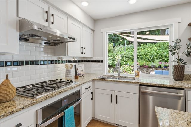 27621 NE Quail Creek Drive, Redmond, WA 98053
