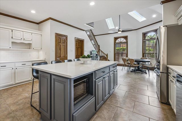 1873 BROOKSEDGE DR, Germantown, TN 38138