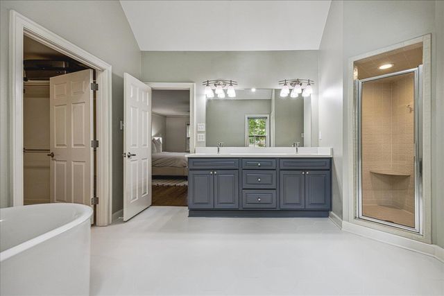 1873 BROOKSEDGE DR, Germantown, TN 38138