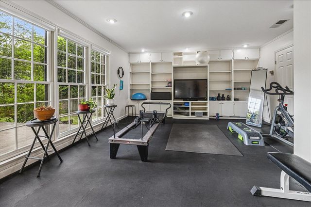 1873 BROOKSEDGE DR, Germantown, TN 38138