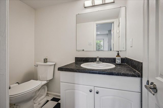 1873 BROOKSEDGE DR, Germantown, TN 38138